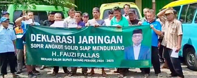 Dalam menghadapi pemilihan bupati Batang 2024, salah satu kandidat yang menonjol adalah Fauzi Fallas. Dukungan yang mengalir dari berbagai elemen masyarakat menunjukkan bahwa Fauzi bukan hanya sosok yang dikenal, tetapi juga diharapkan mampu membawa perubahan positif bagi daerahnya. Masyarakat Batang, yang beragam dalam latar belakang dan kepentingan, bersatu dalam satu visi untuk melihat Fauzi Fallas memimpin. Artikel ini akan membahas elemen-elemen masyarakat yang mendukung Fauzi, alasan di balik dukungan tersebut, serta perspektif mengenai visi dan misi yang diusungnya untuk Batang ke depan. 1. Dukungan dari Kalangan Pemuda Dukungan dari kalangan pemuda merupakan salah satu aspek yang paling mencolok dalam kampanye Fauzi Fallas. Para pemuda di Batang, yang terdiri dari mahasiswa, pelajar, dan pemuda pekerja, melihat Fauzi sebagai sosok yang mampu memahami kebutuhan mereka. Dalam berbagai forum diskusi, pemuda menyampaikan harapan untuk adanya peningkatan kualitas pendidikan, lapangan kerja, dan fasilitas umum yang lebih baik. Fauzi Fallas telah aktif berinteraksi dengan pemuda di Batang, melalui kegiatan seminar, workshop, dan program-program pelatihan. Dengan menghadirkan narasumber yang berkualitas, Fauzi menunjukkan komitmennya untuk mempersiapkan generasi muda Batang agar lebih siap menghadapi tantangan di masa depan. Banyak pemuda yang merasa terinspirasi oleh visi dan misi yang diusung Fauzi, terutama dalam hal inovasi dan teknologi. Pemuda juga berperan aktif dalam kampanye Fauzi melalui media sosial, yang menjadi platform utama untuk menyebarkan informasi dan membangun jaringan dukungan. Mereka percaya bahwa Fauzi Fallas adalah harapan baru untuk Batang, di mana suara mereka sebagai generasi penerus akan didengar dan diakomodasi. Peran aktif pemuda ini telah menciptakan gelombang dukungan yang tidak bisa diabaikan. 2. Respons Positif dari Komunitas Bisnis Komunitas bisnis di Batang juga memberikan dukungan yang signifikan bagi Fauzi Fallas. Dalam diskusi-diskusi yang diadakan, para pelaku usaha menyampaikan harapan untuk adanya iklim investasi yang lebih baik. Mereka percaya bahwa Fauzi memiliki visi untuk mendorong pertumbuhan ekonomi lokal melalui kebijakan yang pro-bisnis dan mendukung UMKM (Usaha Mikro Kecil dan Menengah). Fauzi Fallas merencanakan untuk mengembangkan infrastruktur yang mendukung aktivitas bisnis, seperti jalan yang lebih baik dan akses yang lebih mudah ke pasar. Hal ini sangat penting mengingat Batang memiliki potensi sumber daya alam yang melimpah. Dengan dukungan dari komunitas bisnis, Fauzi berharap dapat menciptakan lapangan kerja yang lebih banyak dan meningkatkan kualitas kehidupan masyarakat. Lebih lanjut, Fauzi telah mengadakan pertemuan dengan berbagai asosiasi bisnis untuk mendengar langsung aspirasi mereka. Ini adalah langkah yang menunjukkan komitmen untuk mendengarkan dan memahami kebutuhan pelaku usaha. Banyak dari mereka yang merasa bahwa Fauzi Fallas adalah sosok yang dapat menjadi jembatan antara pemerintah dan dunia usaha. 3. Dukungan dari Organisasi Sosial dan Keagamaan Dalam konteks sosial, Fauzi Fallas juga mendapatkan dukungan dari berbagai organisasi sosial dan keagamaan. Banyak tokoh masyarakat dan pemimpin agama yang melihat keberadaan Fauzi sebagai sosok yang mampu menjaga kerukunan antar umat beragama. Dalam berbagai kesempatan, Fauzi menekankan pentingnya toleransi dan saling menghormati antar warga. Dukungan ini sangat penting, terutama di daerah yang multikultural seperti Batang. Organisasi sosial yang bergerak dalam bidang pemberdayaan masyarakat juga merasa bahwa visi Fauzi sejalan dengan tujuan mereka, yaitu menciptakan masyarakat yang lebih sejahtera. Kegiatan sosial yang sering diadakan oleh Fauzi, seperti bakti sosial dan pemberian bantuan kepada masyarakat kurang mampu, memperkuat dukungan ini. Selain itu, Fauzi juga melibatkan organisasi keagamaan dalam program-program pembangunan. Ini menunjukkan bahwa ia menghargai peran penting agama dalam membentuk karakter dan moral masyarakat. Dengan dukungan dari organisasi sosial dan keagamaan, Fauzi Fallas diharapkan dapat memimpin Batang dengan lebih bijaksana dan berkeadilan. 4. Peran Media dan Komunikasi yang Efektif Media juga memiliki peran penting dalam mendukung kampanye Fauzi Fallas. Dengan pendekatan komunikasi yang efektif, Fauzi berhasil menarik perhatian media lokal dan nasional. Berbagai program dan inisiatif yang dijalankannya diliput secara positif oleh media, yang turut memperkuat citra dan reputasinya di mata masyarakat. Penggunaan media sosial untuk menyampaikan pesan-pesan kampanye juga sangat efektif. Dengan strategi komunikasi yang tepat, Fauzi berhasil menjangkau berbagai kalangan, mulai dari masyarakat umum hingga kelompok-kelompok khusus. Interaksi langsung melalui media sosial memungkinkan masyarakat untuk berpartisipasi dalam diskusi dan memberikan masukan, yang semakin memperkuat dukungan terhadapnya. Selain itu, Fauzi juga memanfaatkan berbagai platform media untuk menyampaikan visi dan misi secara jelas. Dengan narasi yang mudah dipahami dan relevan dengan kebutuhan masyarakat, Fauzi berhasil memenangkan hati banyak orang. Keberhasilan ini menunjukkan bahwa media bukan hanya sekadar alat untuk menyampaikan informasi, tetapi juga sebagai sarana yang menghubungkan antara calon pemimpin dan masyarakat.